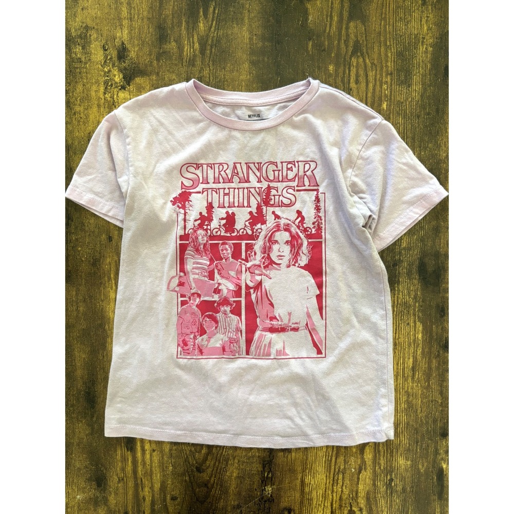 Netflix Stranger Things Girls Graphic T-Shirt Lavender Pink Size M 8 Eleven Cast